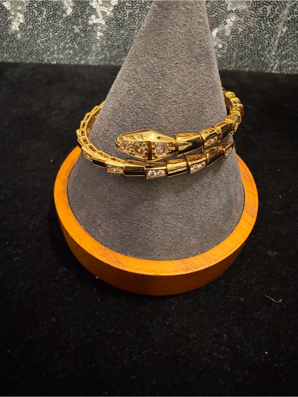 BVLGARI AU750 Gold Serpentine Bracelet with Crystal Accents